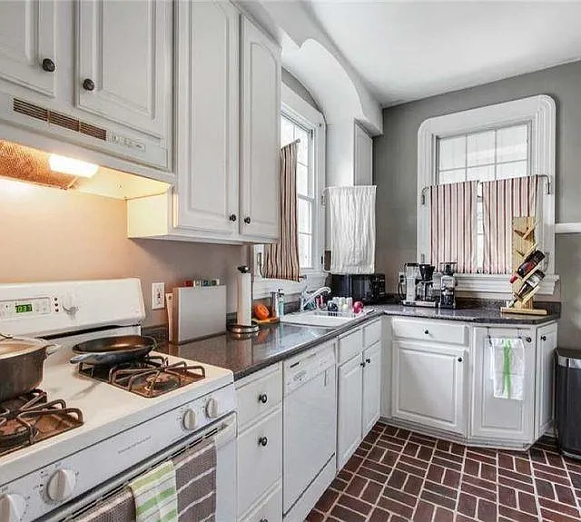 3710 Nashville Ave — Photo 3