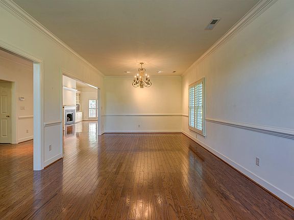 5th image of 3342 Belshire Ct SW