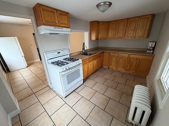2nd image of 533 S Olden Ave