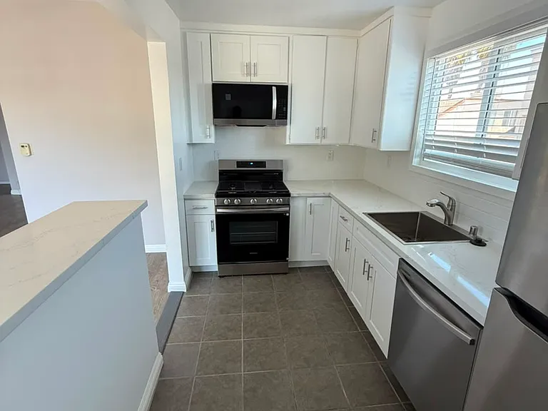 3410 Club Dr #9 — Photo 11