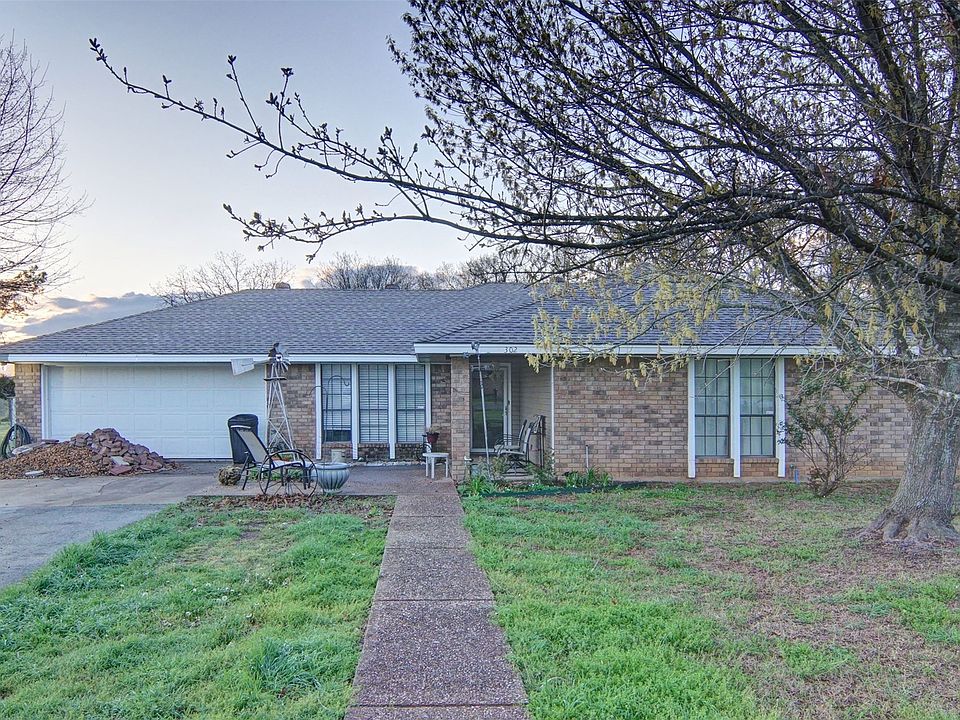 1st image of 302 De La Cruz St