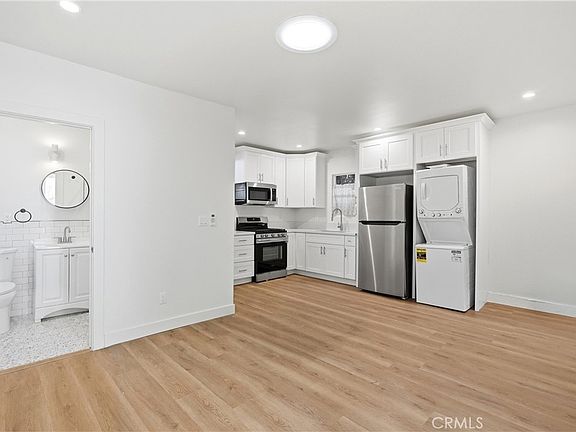 5th image of 1219 N Hoover St #C
