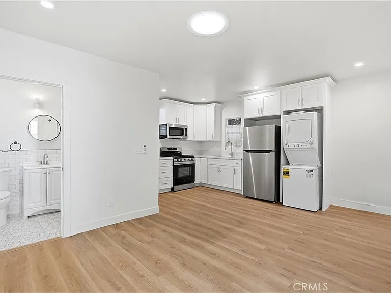1219 N Hoover St #C — Photo 5