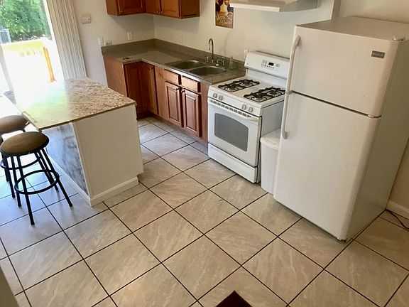 3rd image of 510 W 5th St