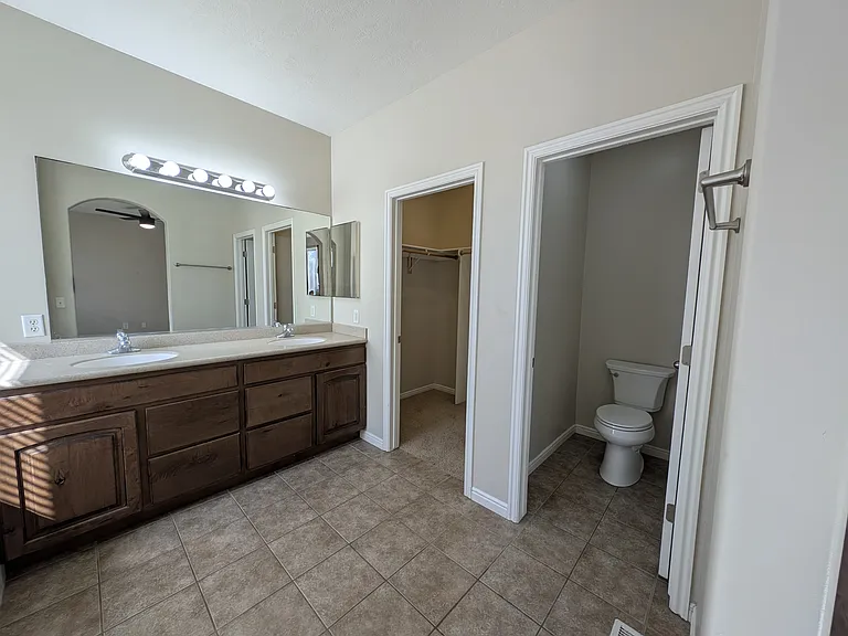 8743 N Franklin Dr — Photo 36