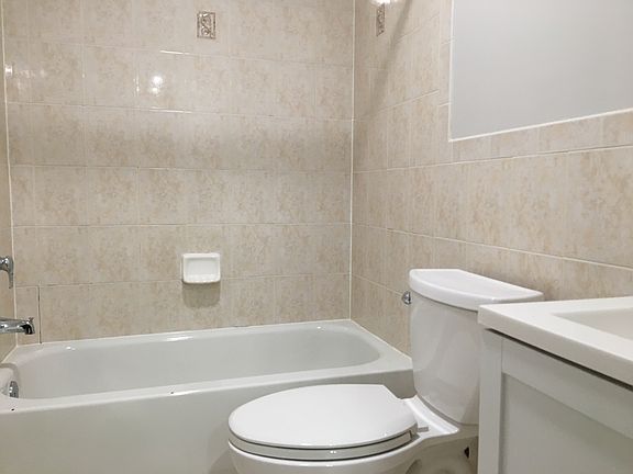 5th image of 303 Arlington Ave APT 1Q