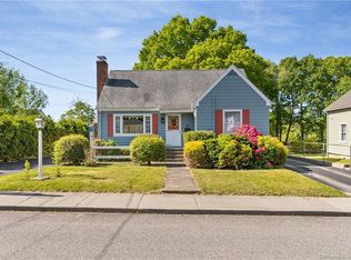 30 W Elderkin Ave, Groton, CT 06340