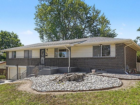 3rd image of 7927 Elmwood Ln