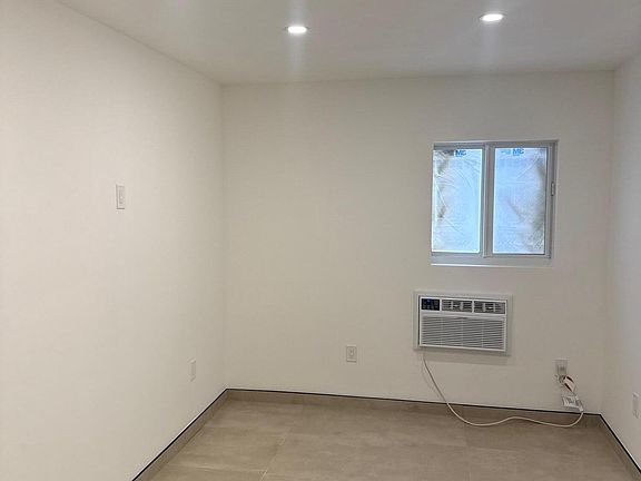 5th image of 1235 Normandy Dr #10