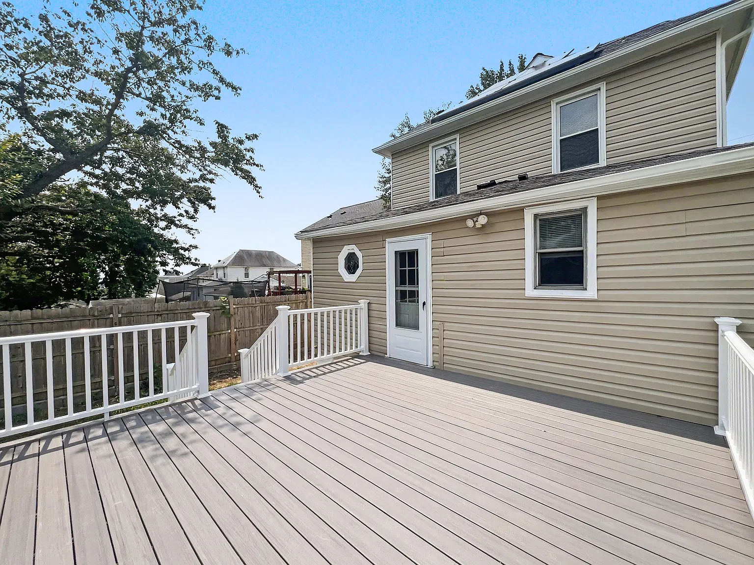 4 bed, 1364 sqft, $2,800 — Photo 1