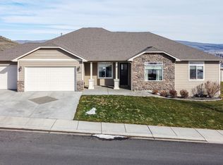 1301 W Goodlander Rd, Selah, WA 98942