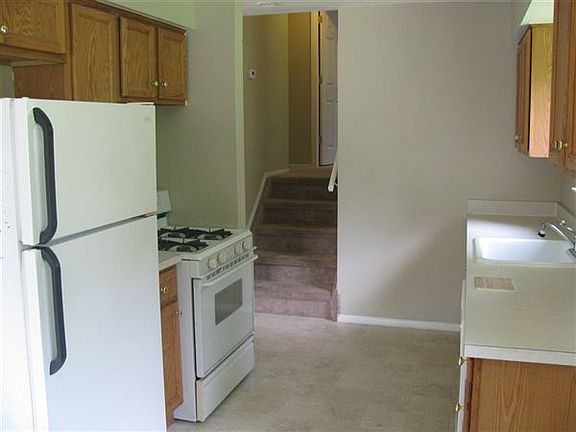 Kitchen- stove & refrigerator