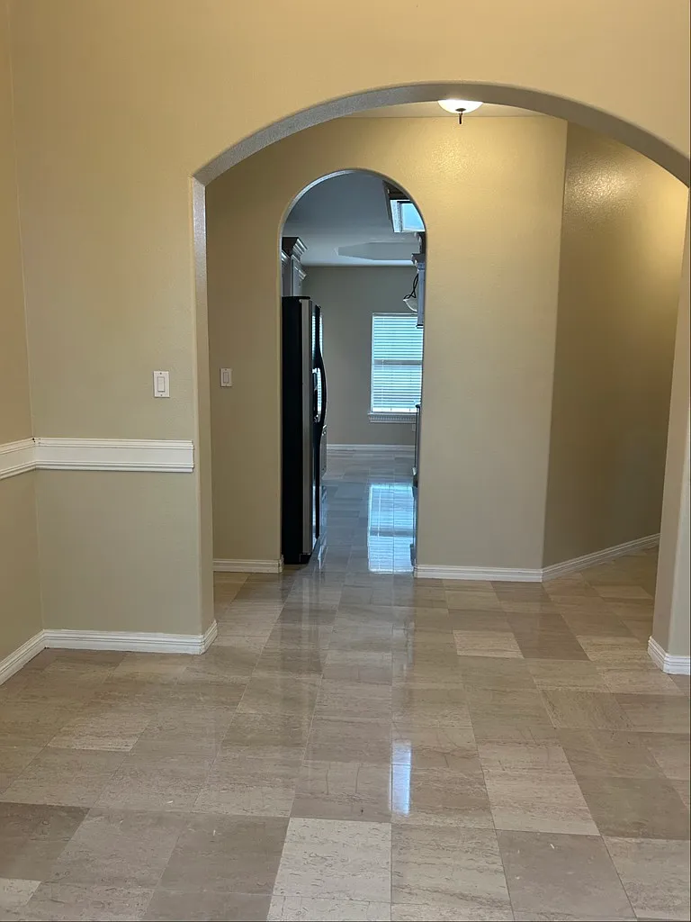 3BR 2BA Home with Garage, Central A/C, and In-Unit Laundry — Photo 4