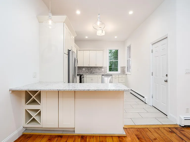 28 Jones St — Photo 8