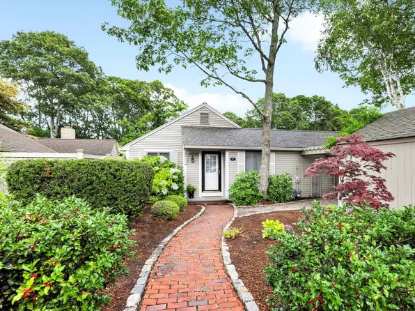 7 Brassie Way, Mashpee, MA 02649