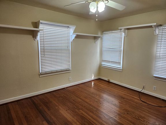 2nd image of 3221 Lawnview St