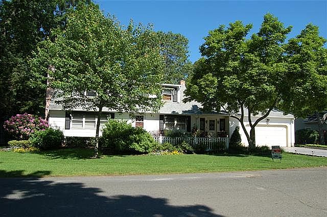 1st image of 28 Laurelhurst Dr