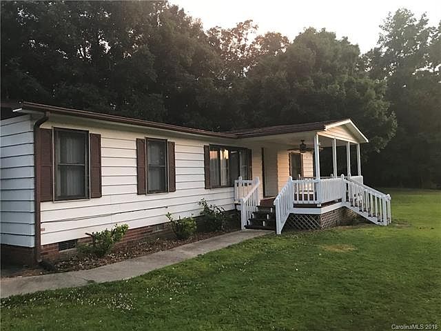 2nd image of 2944 Lane St