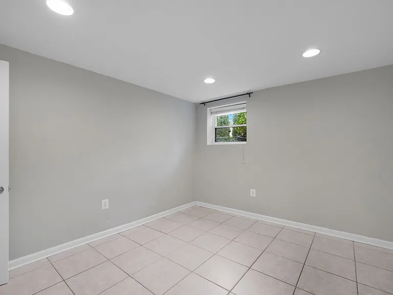 318 Farragut St NW #BASEMENT — Photo 9