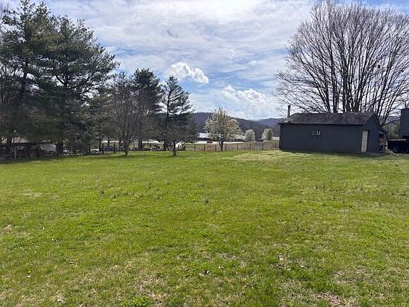 5th image of 107 Branch Rd