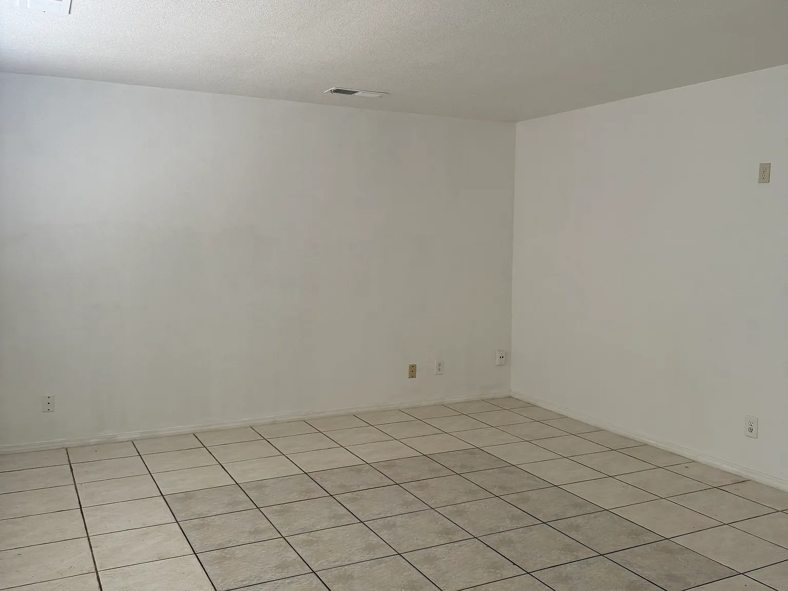 4 bed, 1161 sqft, $2,000 — Photo 2