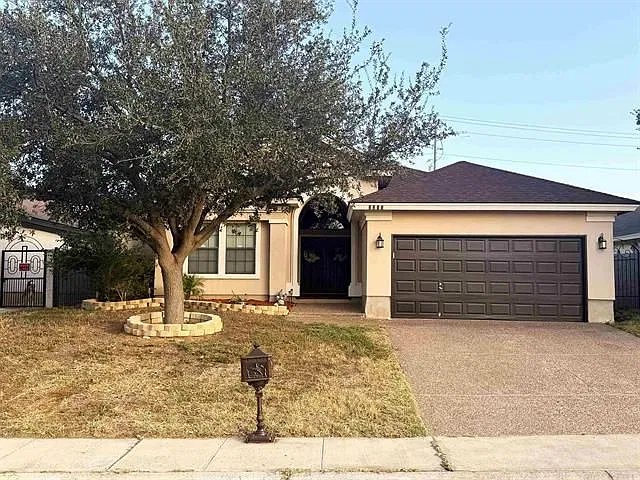 3 bed, 2.0 bath, 1597 sqft, $2,100 — Photo 1