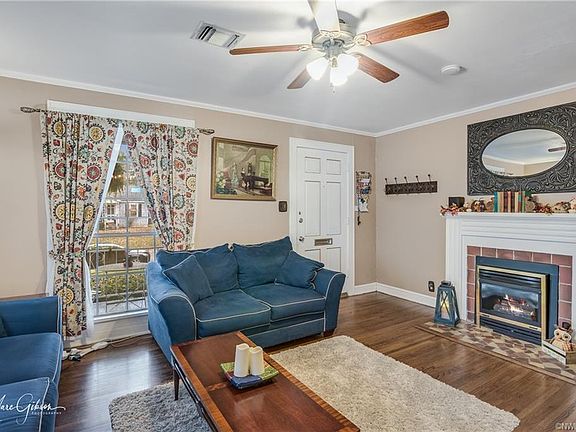 3rd image of 3828 Richmond Ave
