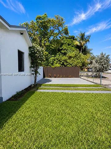 6791 SW 25th st — Photo 2