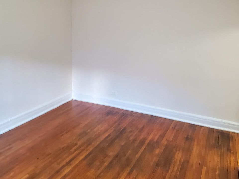 2nd image of 17 Rich Ave