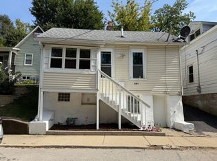 661 Wellington Ave, Elgin, IL 60120