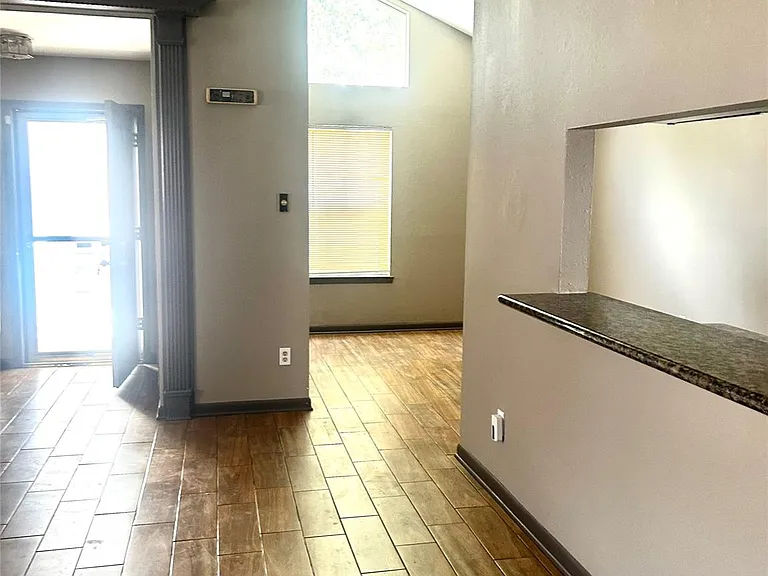 11718 Zarroll Dr — Photo 2