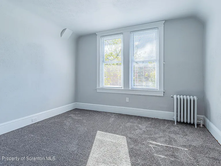 802 Quincy Ave — Photo 17