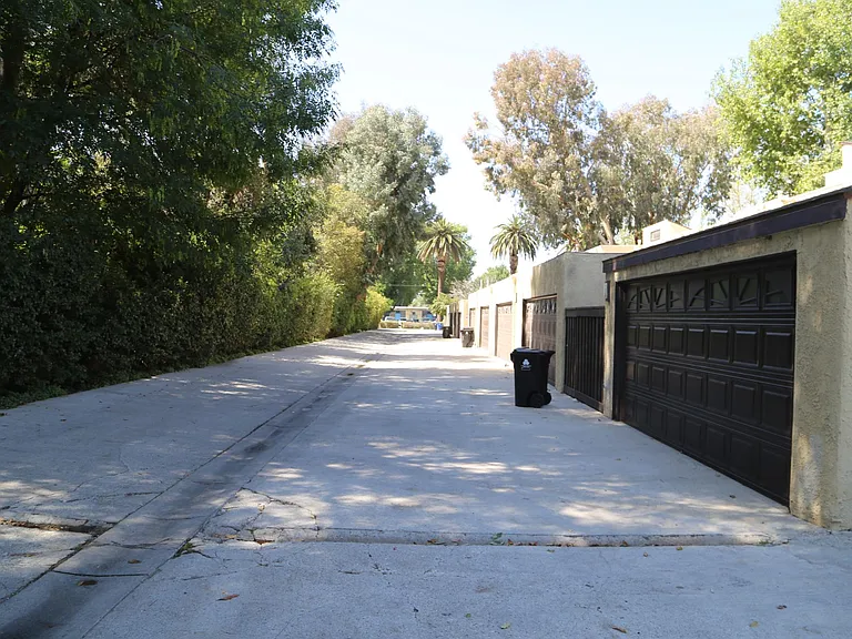 6738 Encino Ave #4 — Photo 7