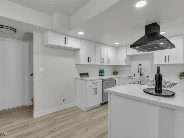 2461 Old Forge Ln APT 103, Las Vegas, NV 89121