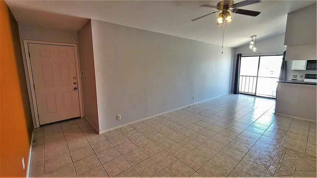 2 bed, 2.0 bath, 837 sqft, $1,795 — Photo 3