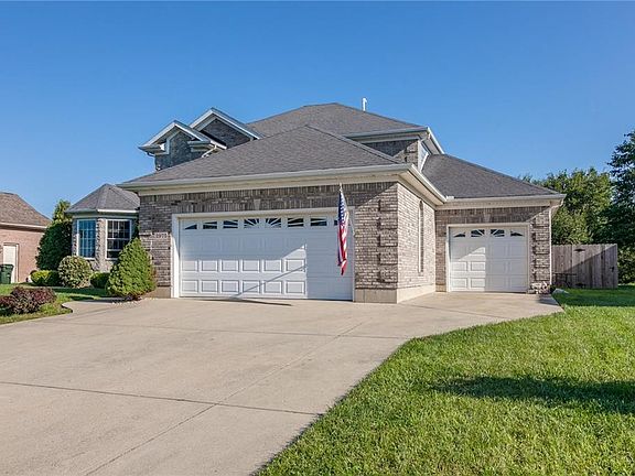 2nd image of 2975 Parkwood Dr