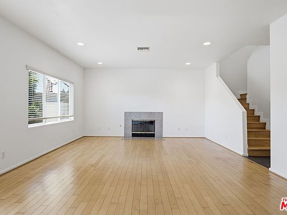 3rd image of 20300 Vanowen St APT 41