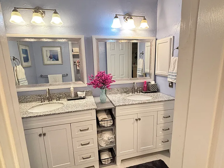 Secondary bathroom area