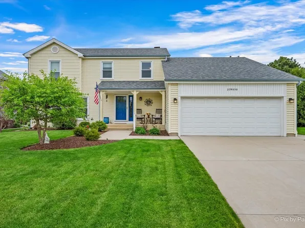 27W050 Sycamore Ln, Winfield, IL 60190