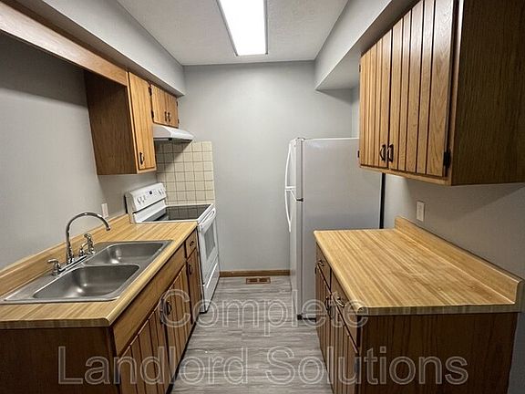 3rd image of 1812 E Morgan Dr