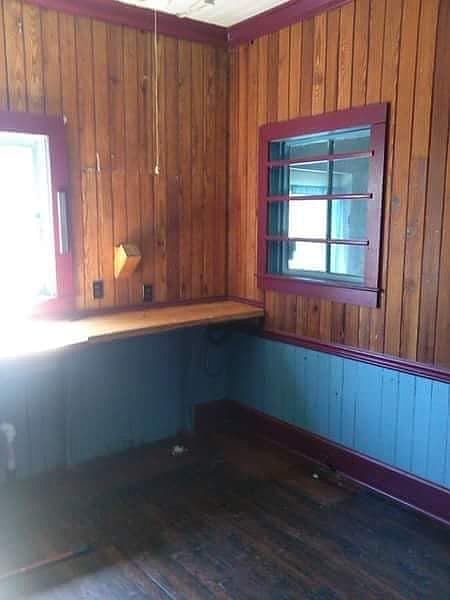 2nd image of 441 W Riverside St