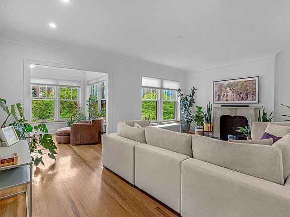3rd image of 807 Hinman Ave APT 3