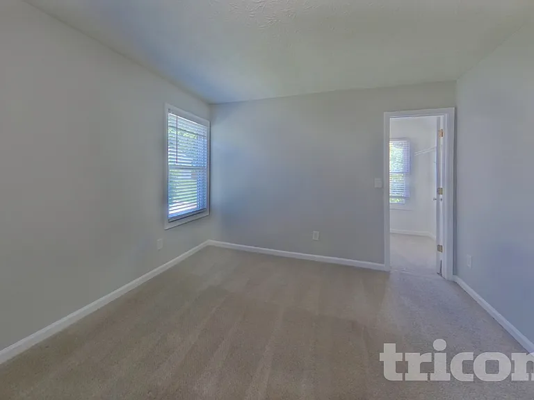 1916 Hillspring Ln — Photo 11