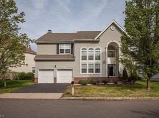 26 Goldenrod Dr, Belle Mead, NJ 08502