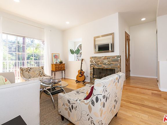 5th image of 726 Sunnyhill Dr