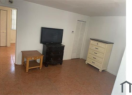 4th image of 36 SW 14th St APT 2