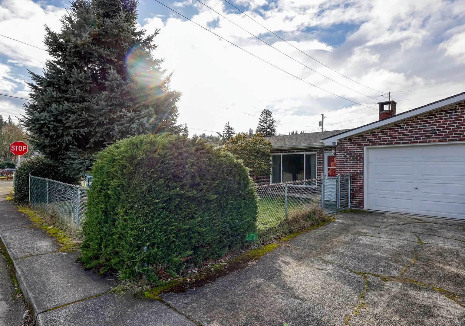 Desirable Tumwater Hill 1960's classic charmer with 2 beds, 1 bath, attached garage. New paint an... — Photo 2