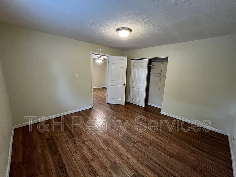 1551 W New York St — Photo 6