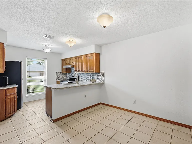 4203 Spring Meadow Ln — Photo 5