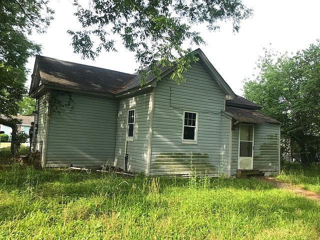 2nd image of 214 E Greenwood St